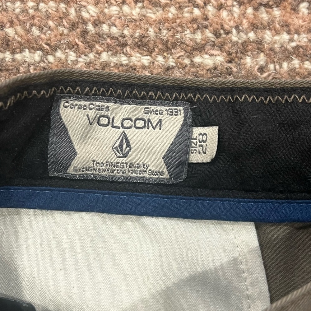 Volcom- Shorts - Picture 2 of 5